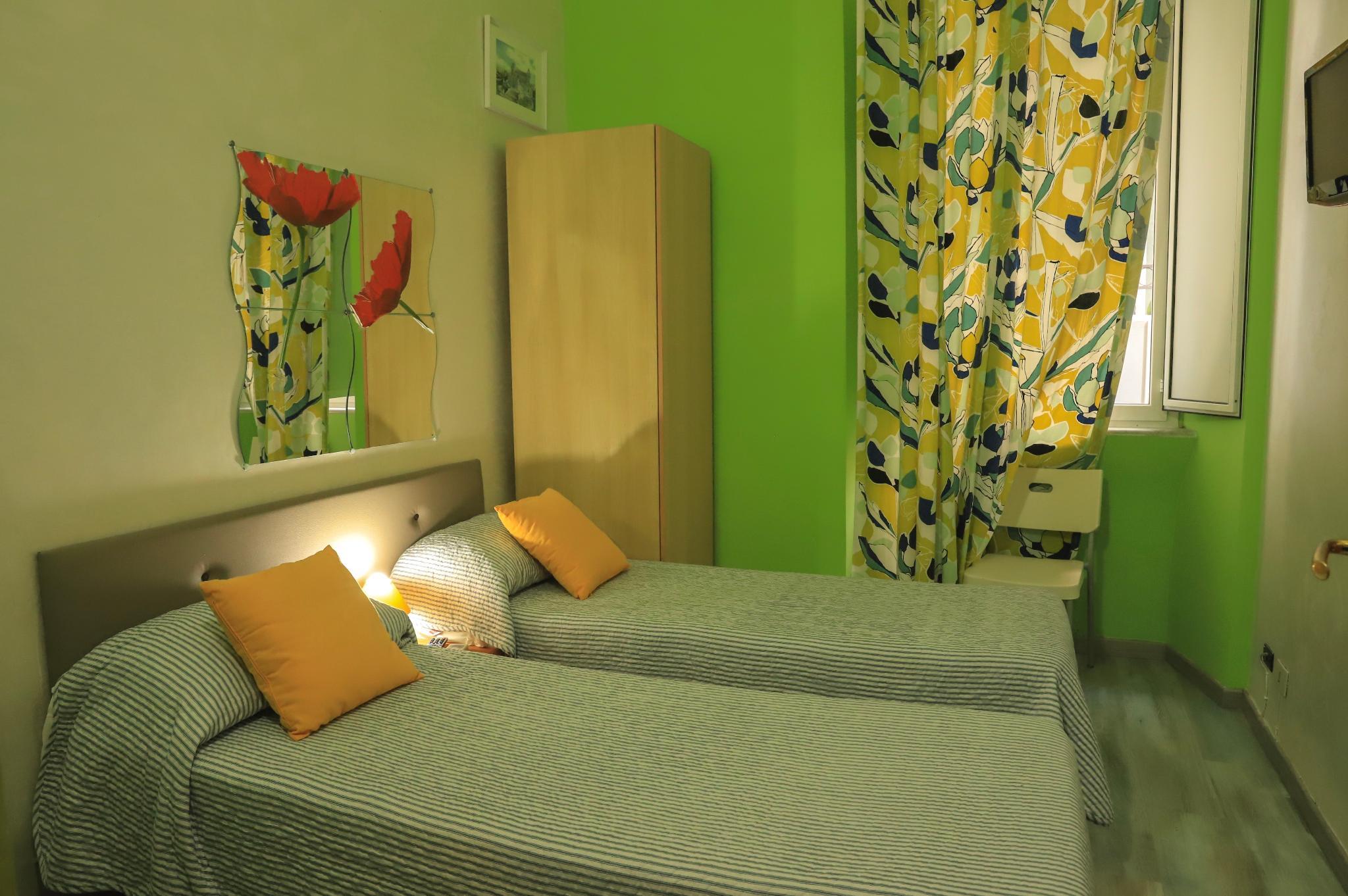 Standard, Twin Beds, Shared Bathroom