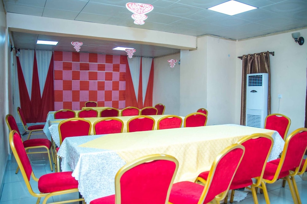Royal Crest Hotel & Suites 40/50