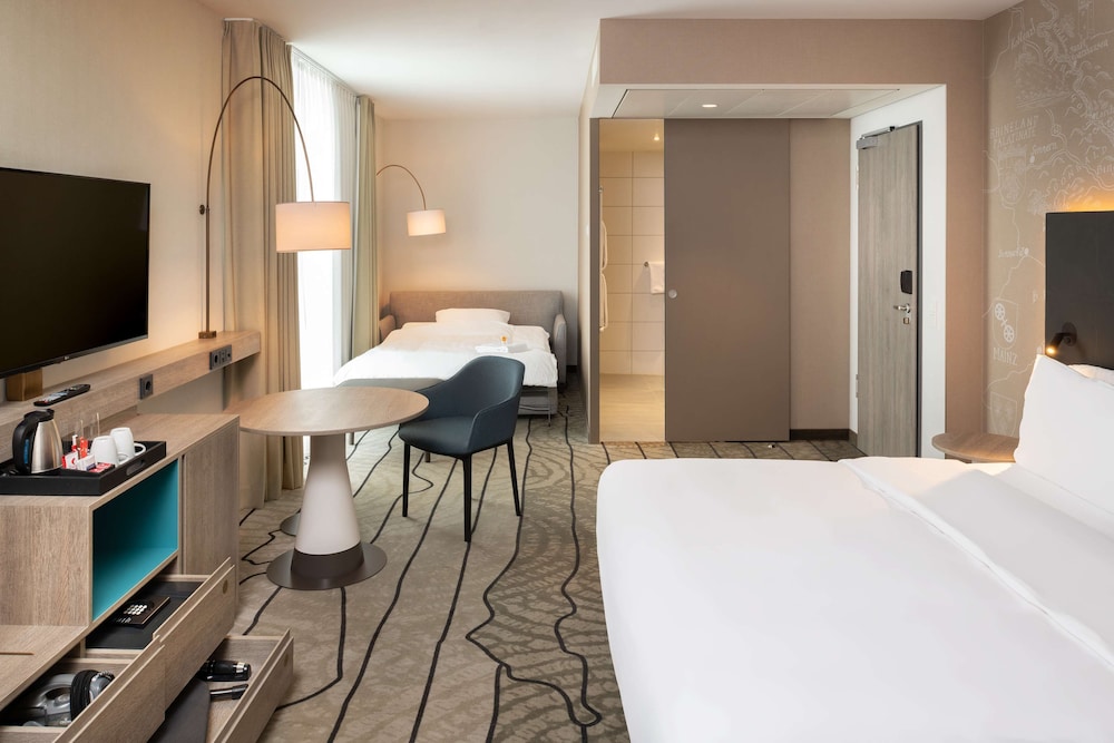 Hyatt Place Frankfurt Airport 25/75