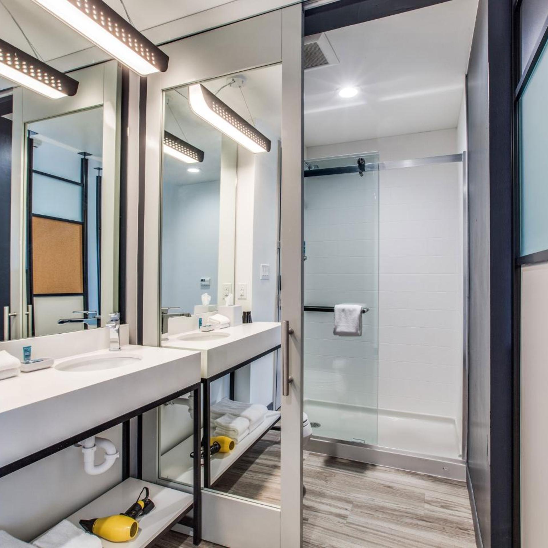Aloft, Guest Room, King Bed، Aloft Dallas Arlington Entertainment District 4/5