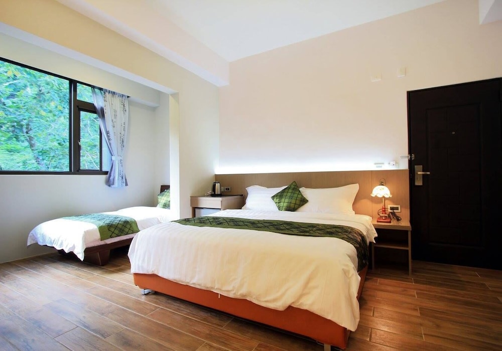 COMFORT, TRIPLE, MOUNTAIN VIEW
