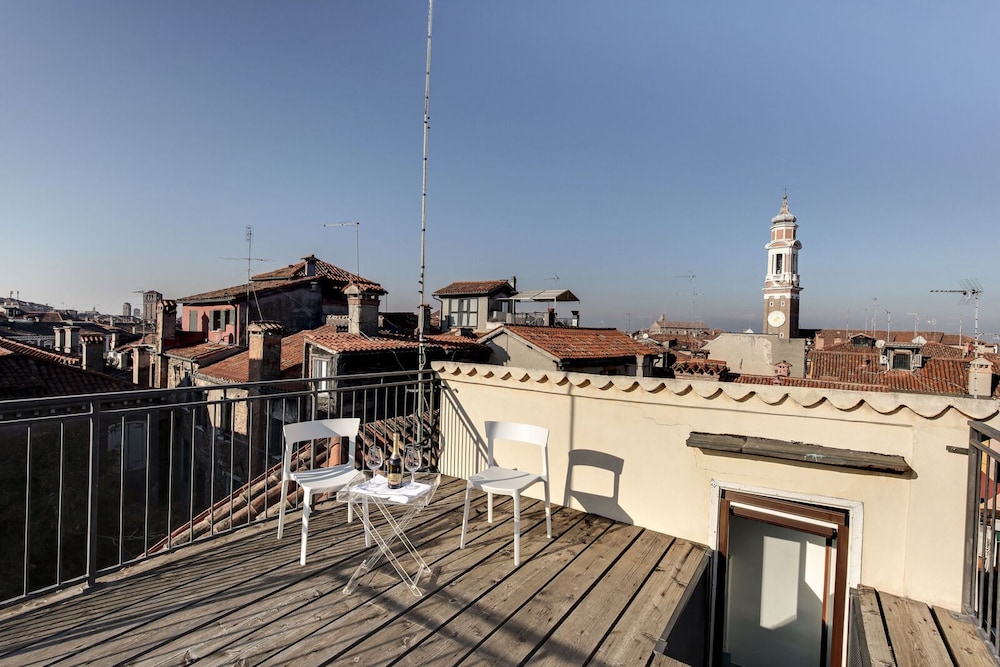 Venice Skyline View Sudio Apartment 14/20