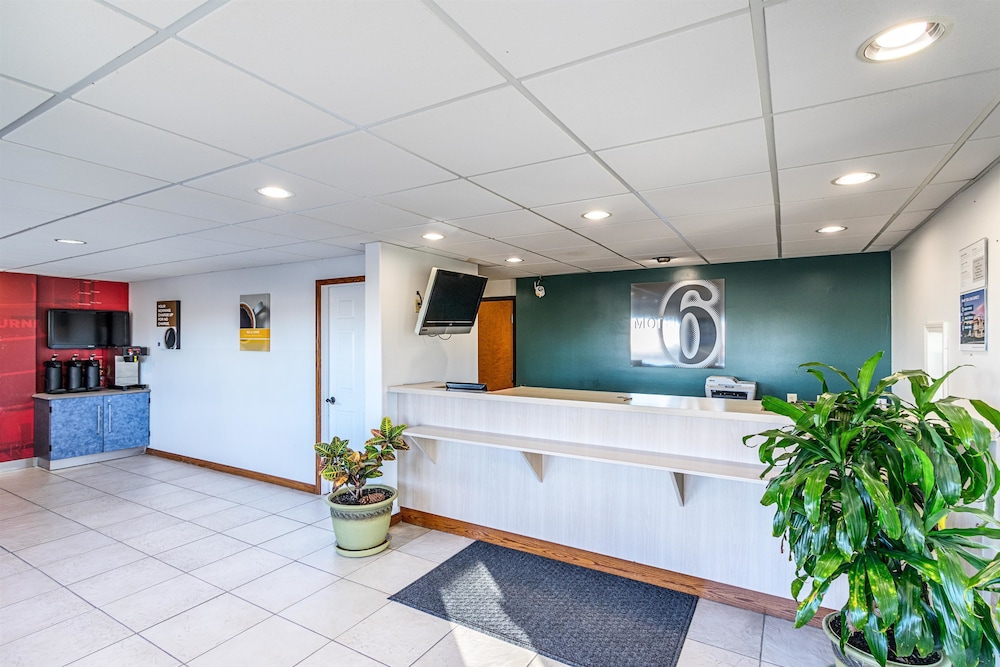Motel6 Urbana, IL 6/44