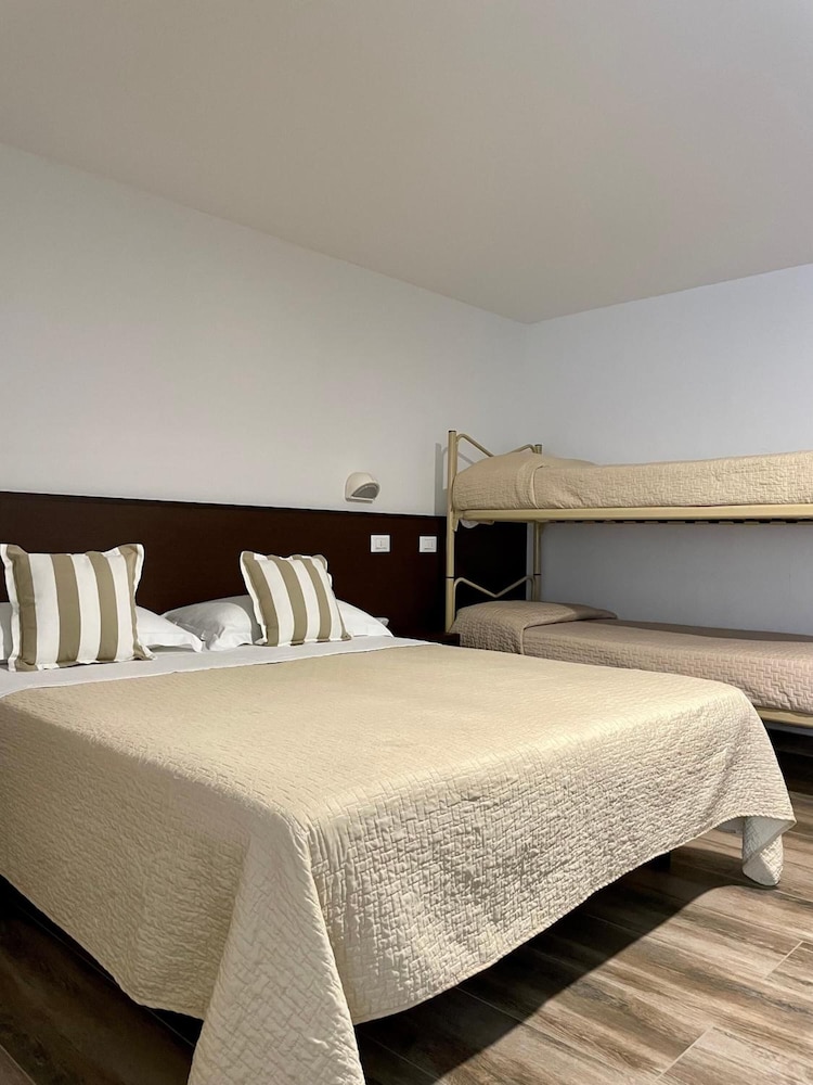 Hotel Carmen 13/50