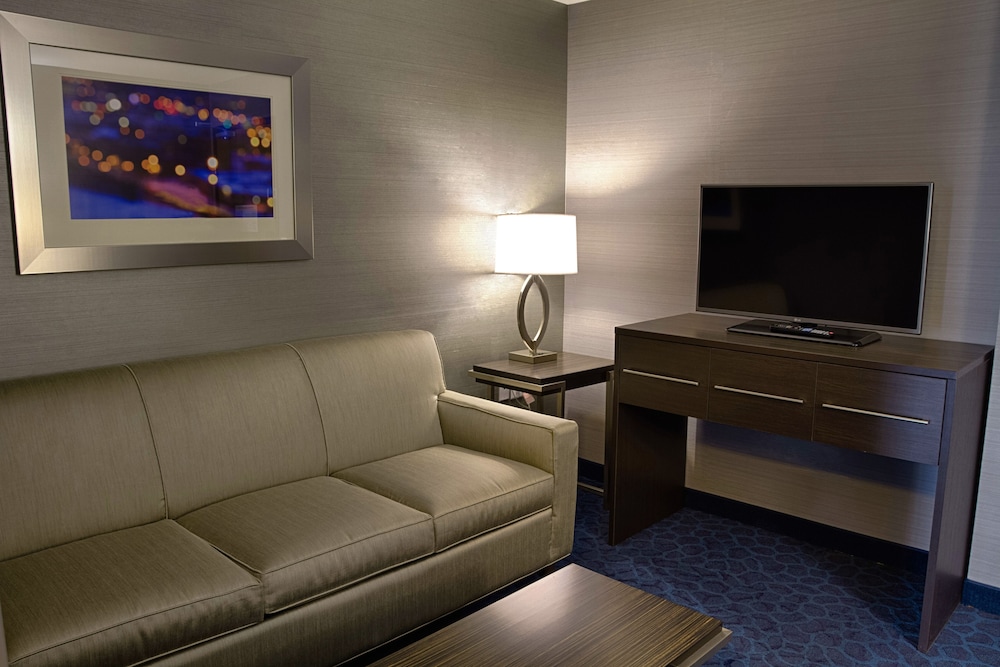 HOLIDAY INN EXPRESS SUITES SIDNEY 38/60