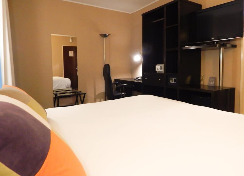 SUPERIOR, DOUBLE OR TWIN BED