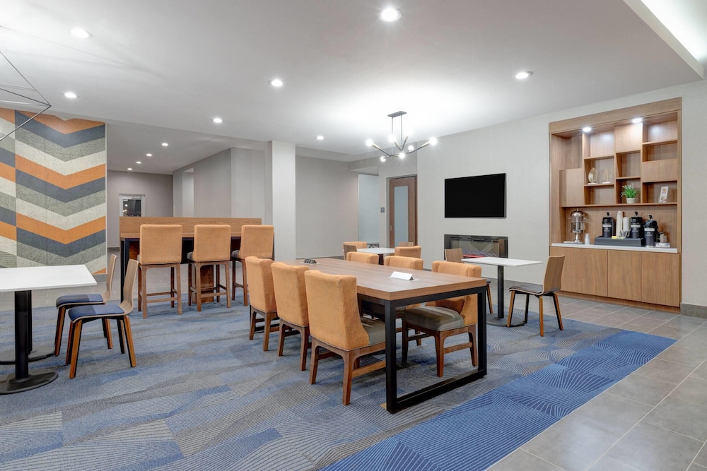 La Quinta Inn & Suites by Wyndham Eagle Pass 34/42