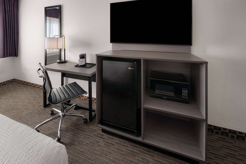 SYLO Hotel Denver Airport, a Ramada by Wyndham 45/57