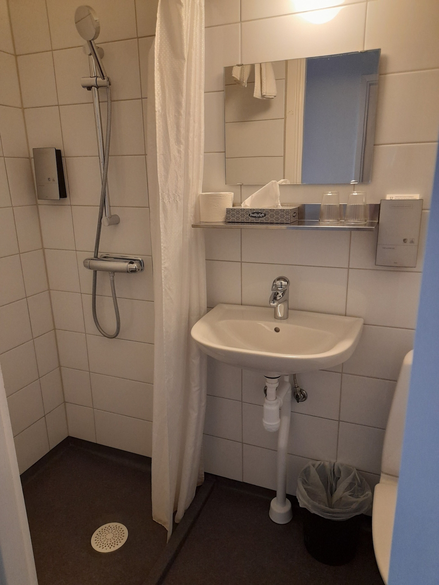 غرفة عائلية بسريرين منفصلين وسرير كينج مع أريكة، Hotel Sirius 7/7