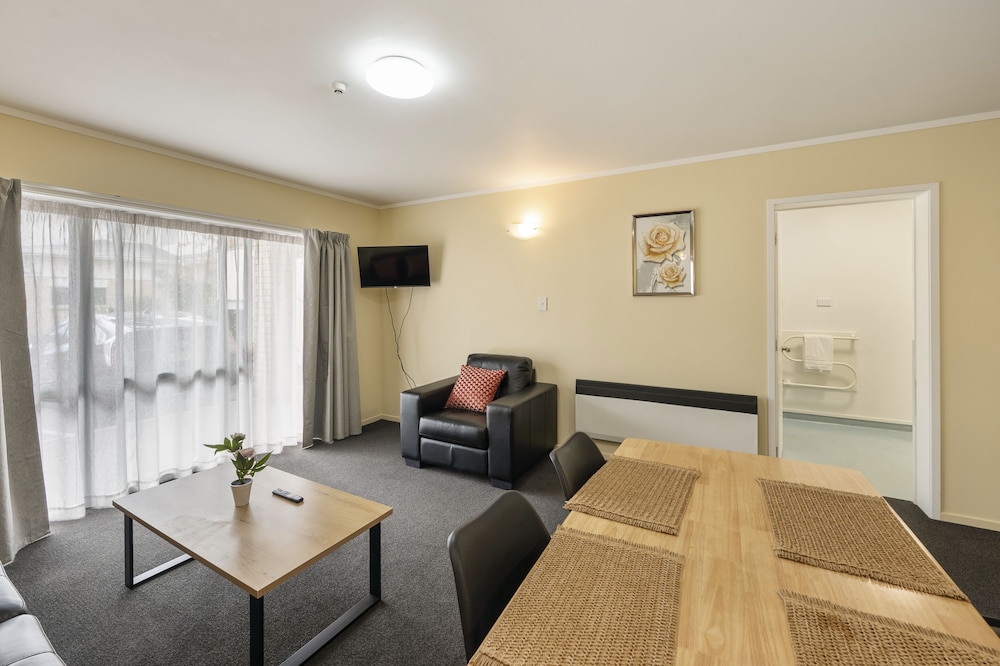 Fenton Court Motel 41/60