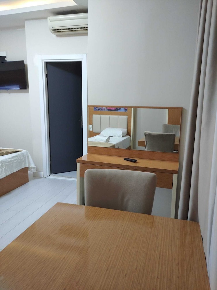 DE MAISON AIRPORT HOTEL 14/63