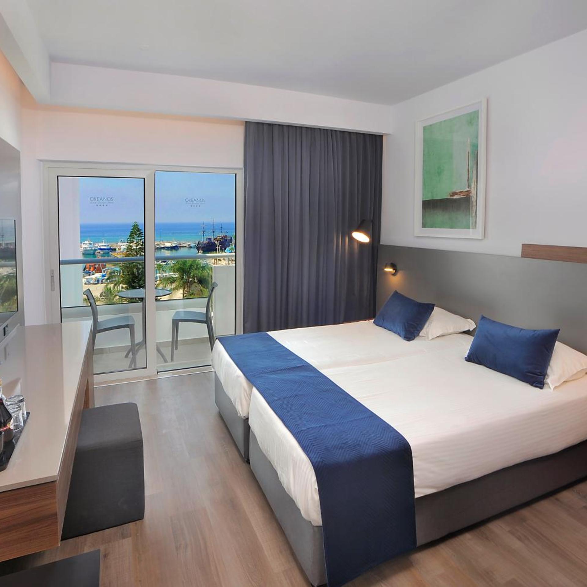 Room, Double or Twin Bed, Lateral Side Sea View