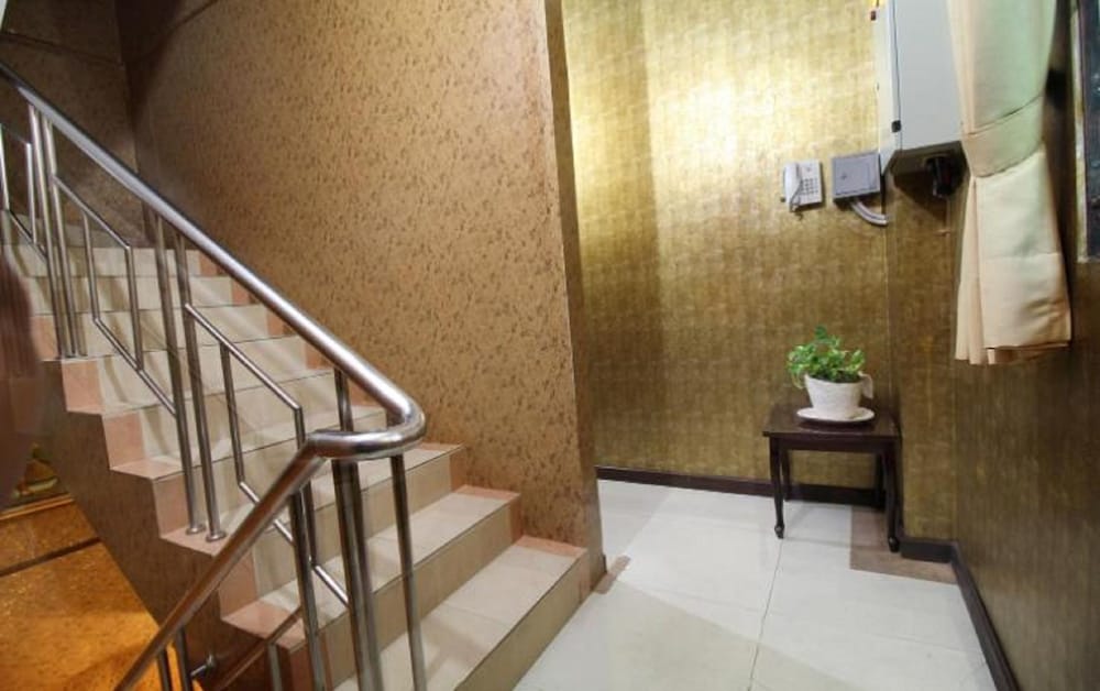 Twins Hotel Manggadua 9/65
