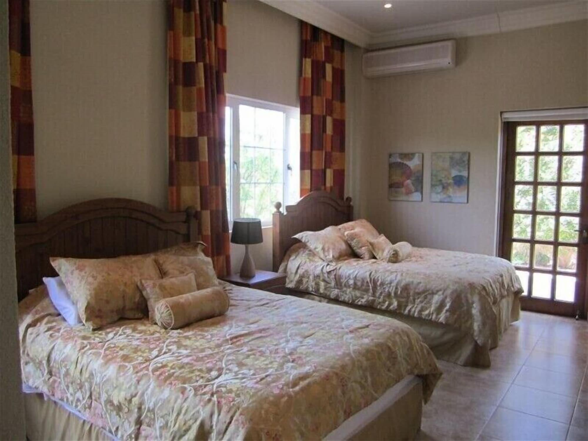 Private, Villa