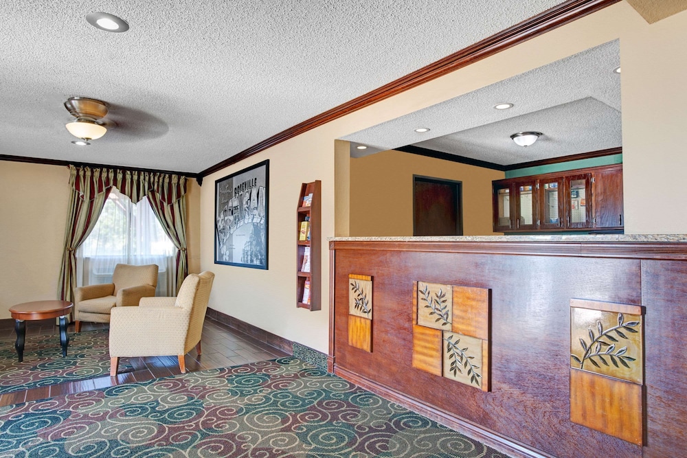 Super 8 By Wyndham Roseville/Detroit Area 7/44