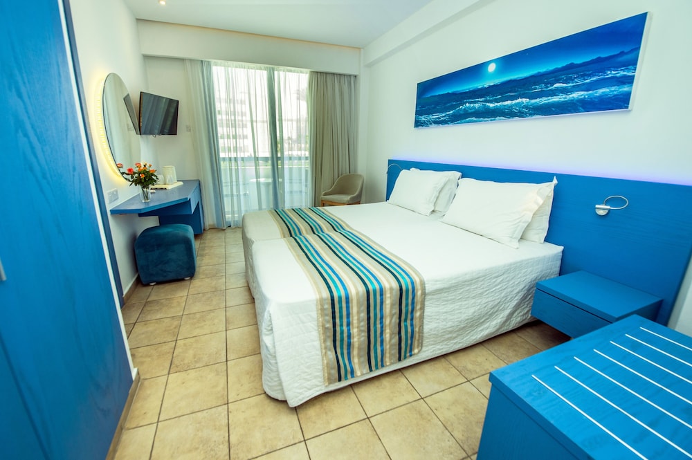 Anonymous Beach Hotel - Adults Only 14/72
