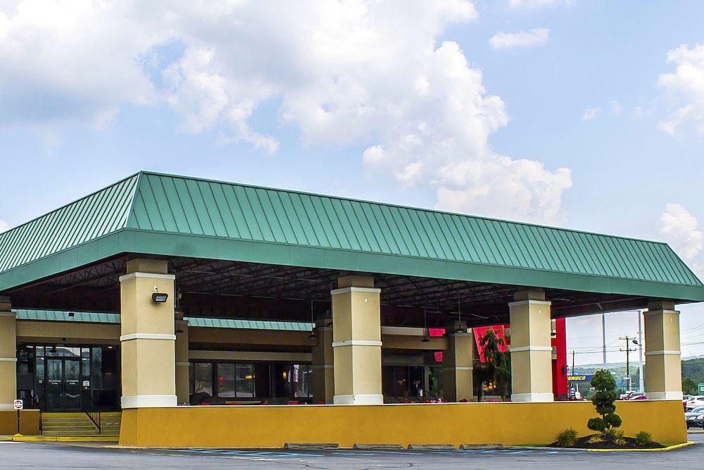 Wilkes Barre Inn And Suites 1/50
