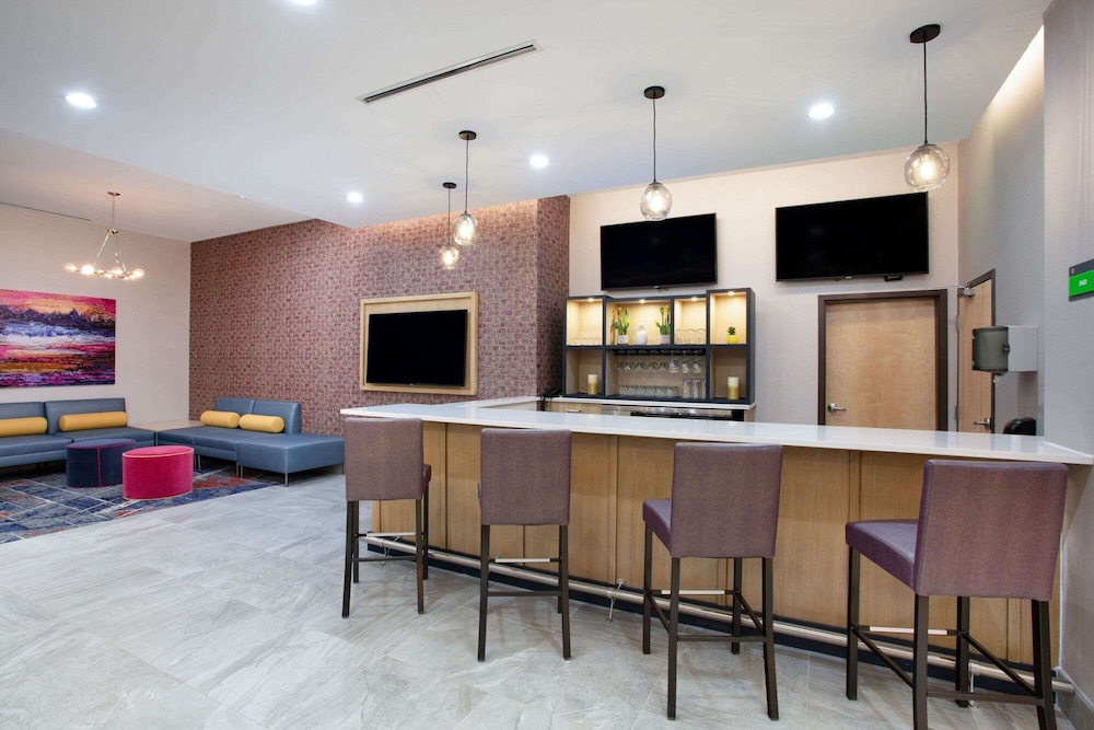 La Quinta Inn & Suites by Wyndham Manassas, VA- Dulles Airport 17/20