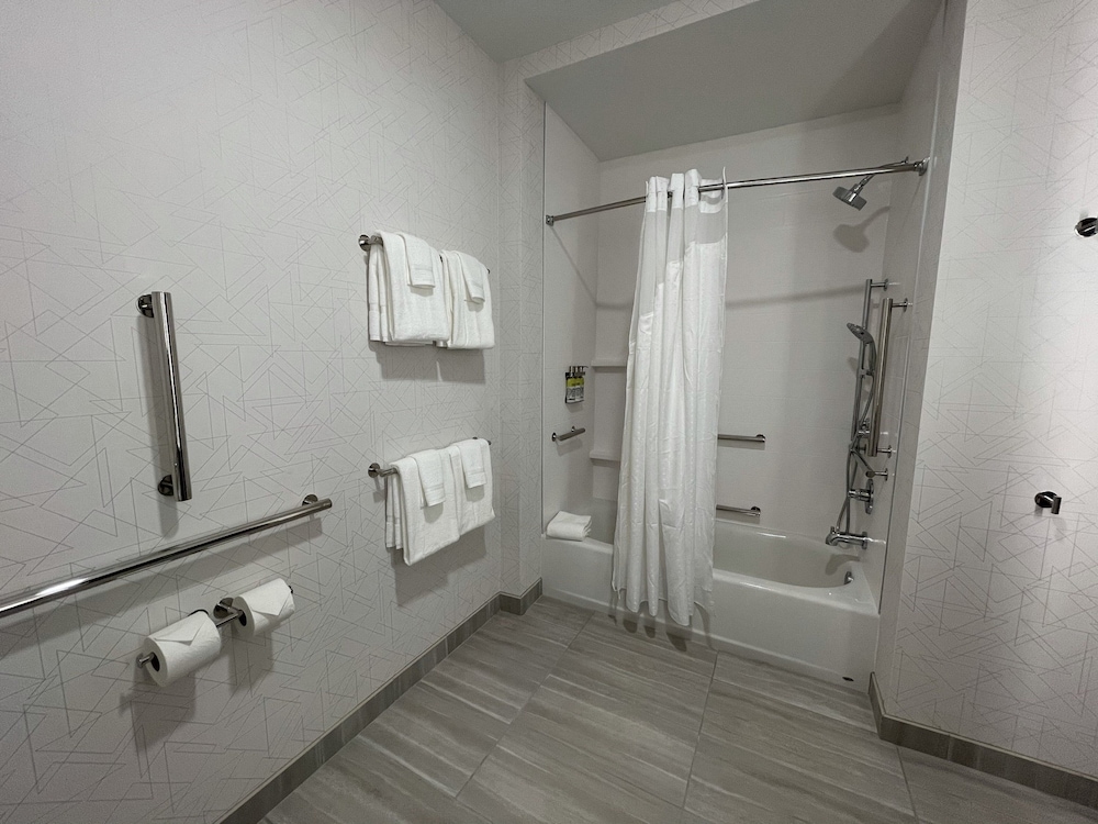 Holiday Inn Express & Suites Ft. Smith Airport, an IHG Hotel 34/75