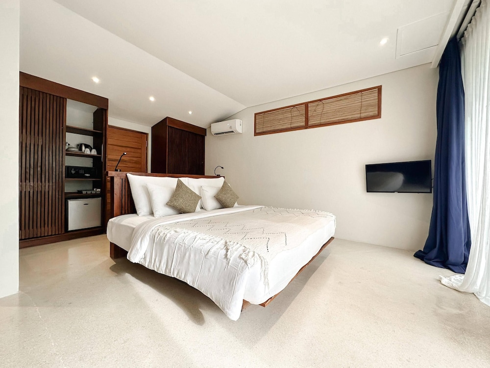 Teak, Deluxe, King Bed, Balcony