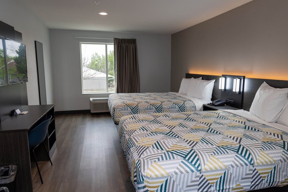 STANDARD, 2 QUEEN BEDS