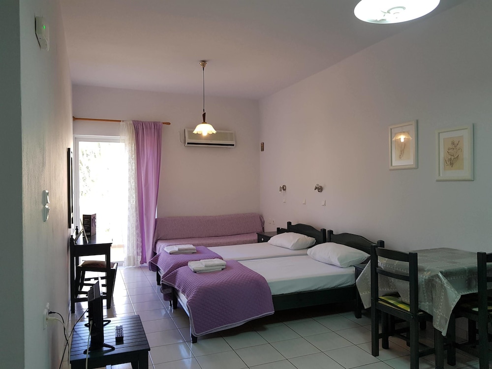 Zinovia Apartments 23/76