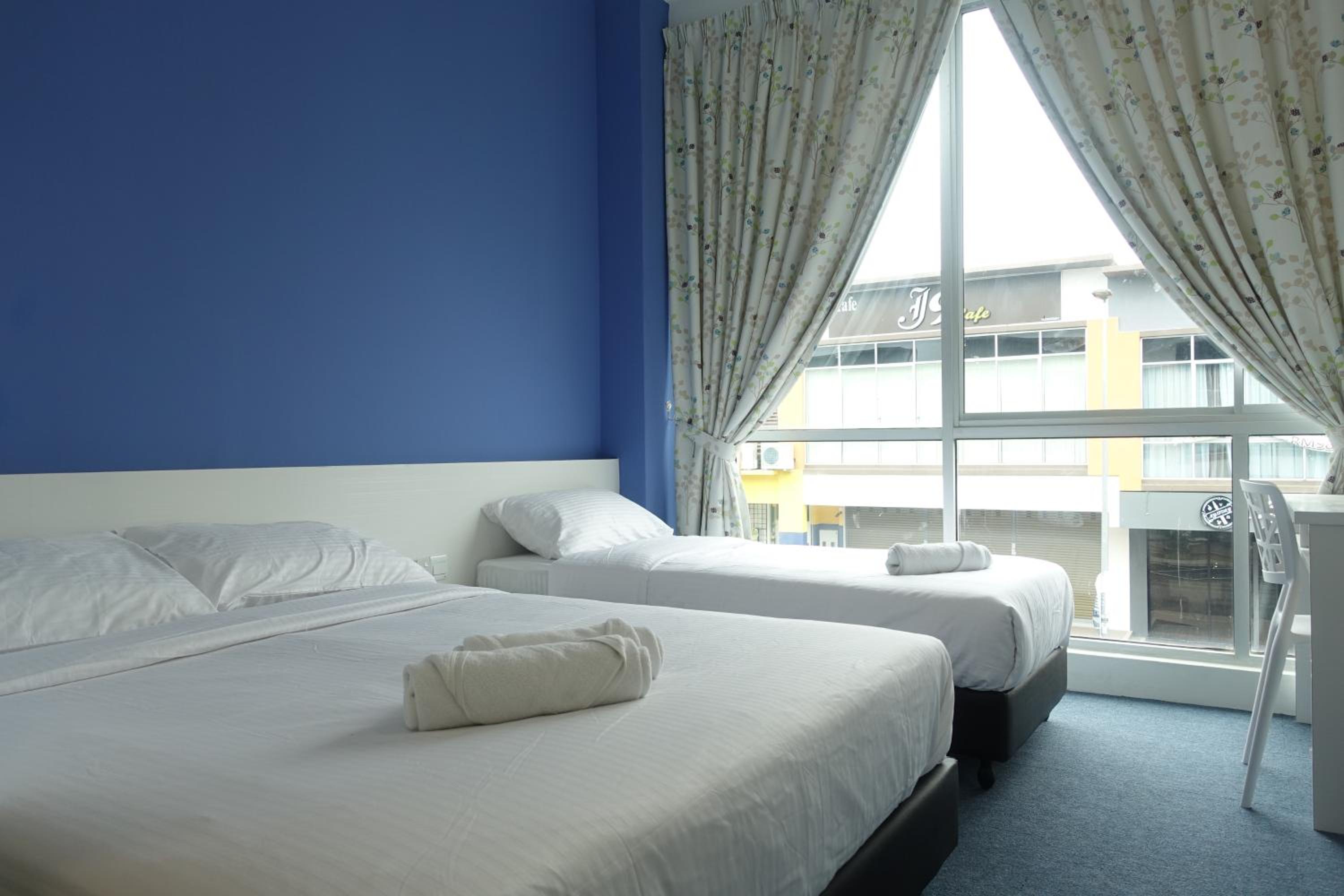 Lodge 10 Hotel 7/26