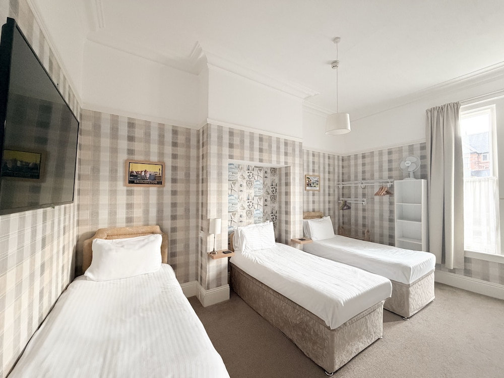 Raincliffe Hotel 8/50