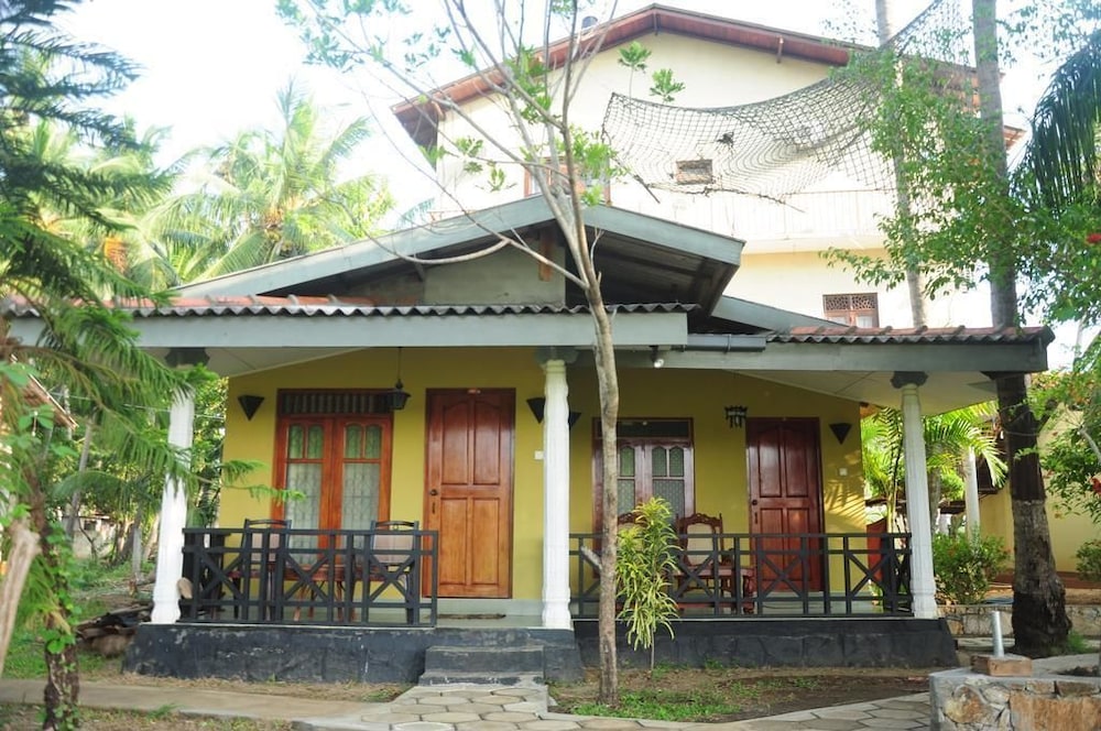 Travellers Home Hotel photo1