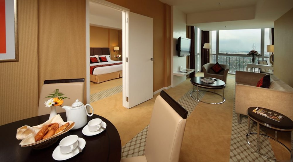 Grand Paragon 37/43