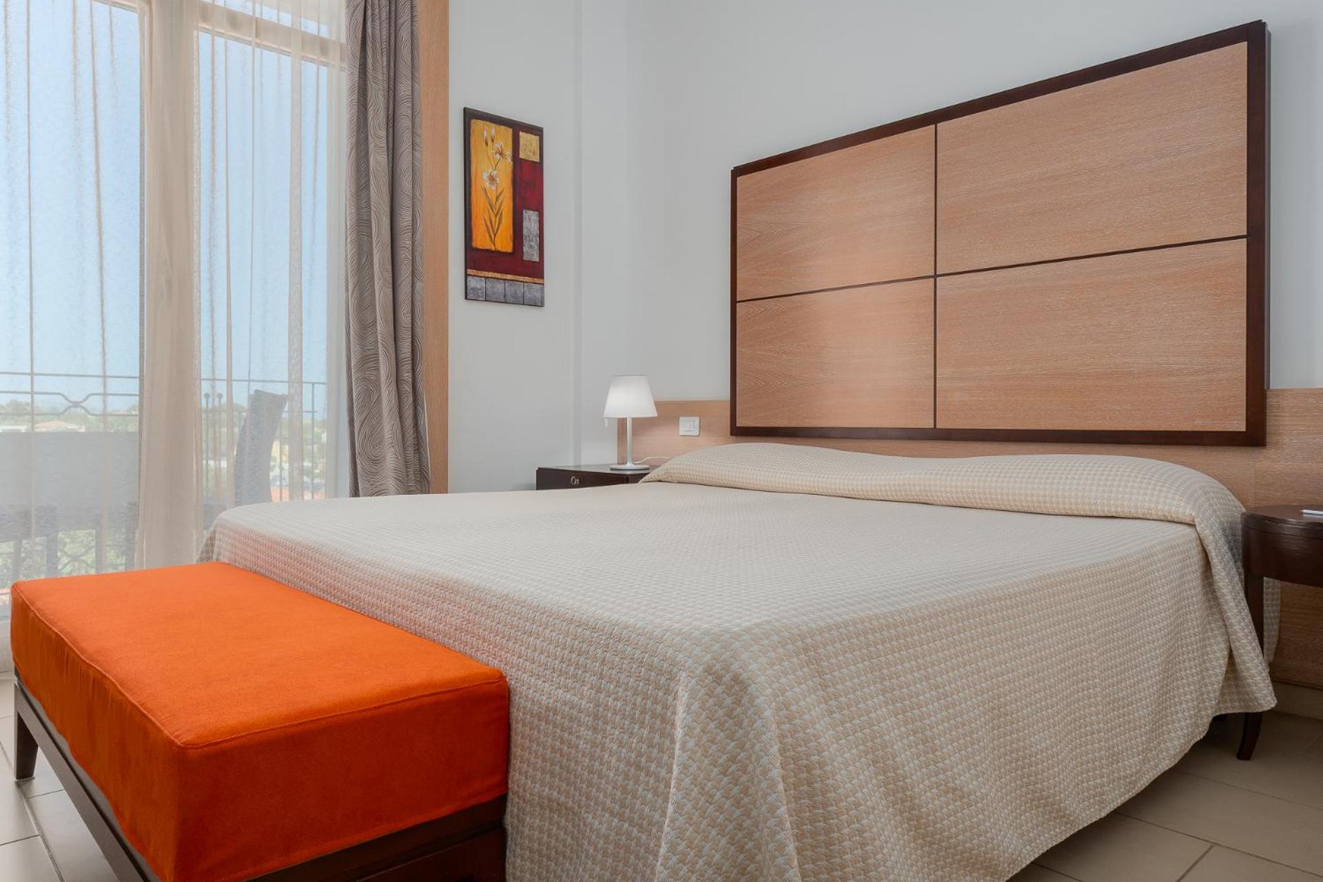 Classic, Double or Twin Bed, Lateral Side Sea View, Main Building