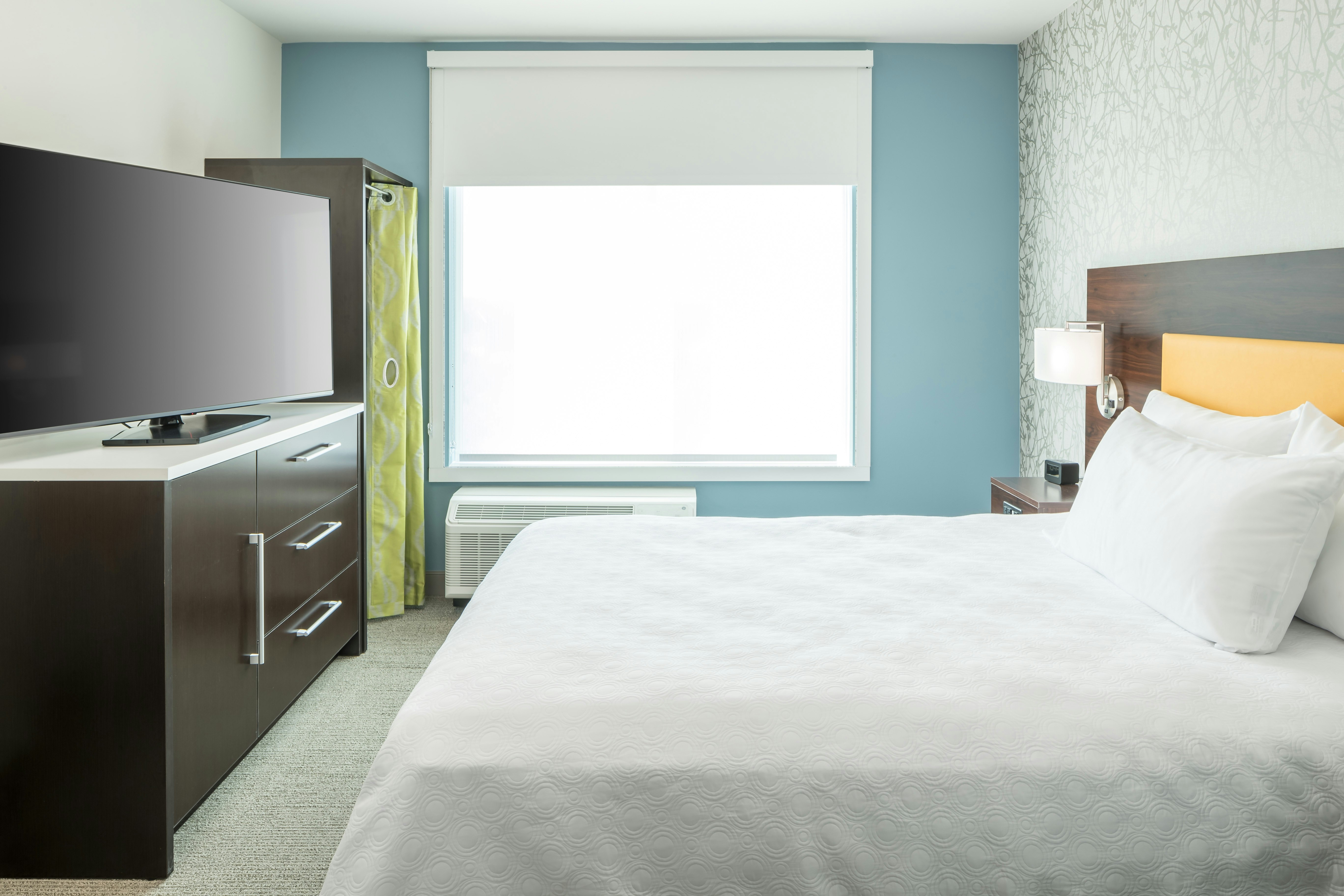 1 BEDROOM, SUITE, QUEEN BED