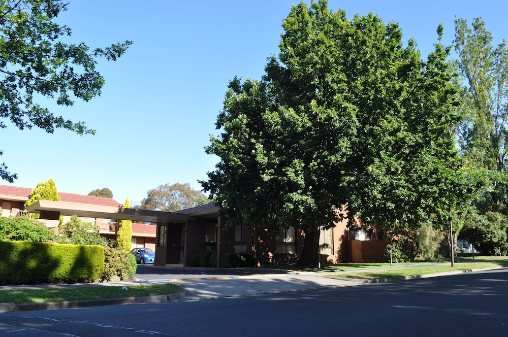 Nunawading Motor Inn 3/29