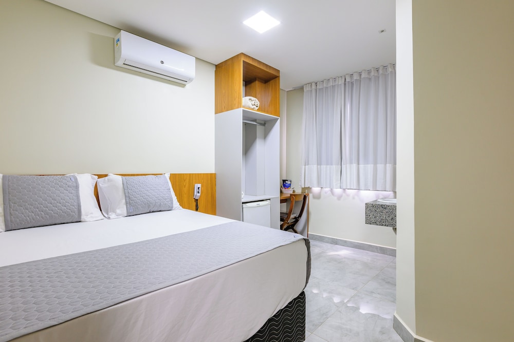 ROOM, DOUBLE BED