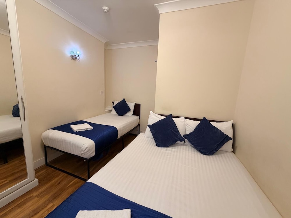 ROOM, TRIPLE
