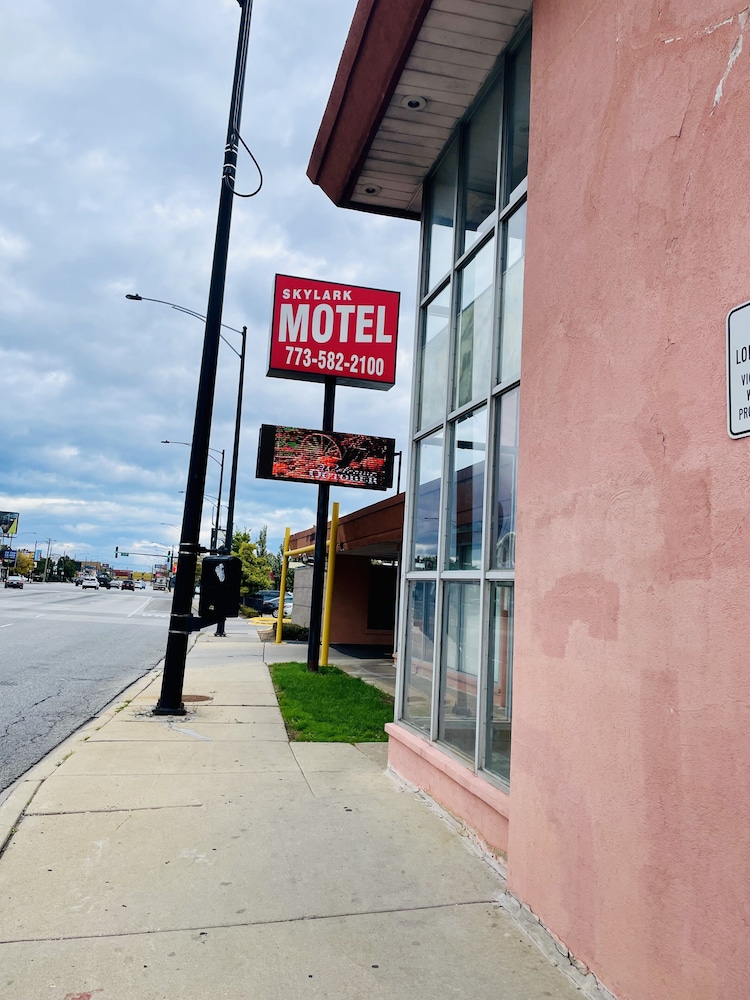 Skylark Motel 39/49