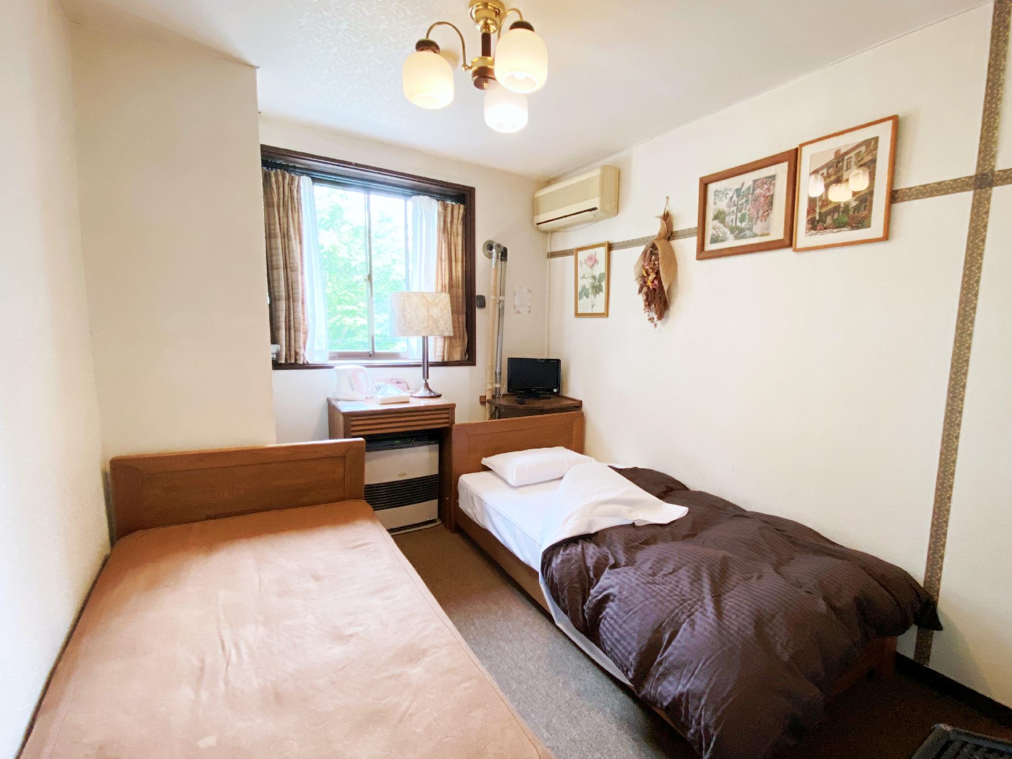 Room, Single, Shared Bathroom