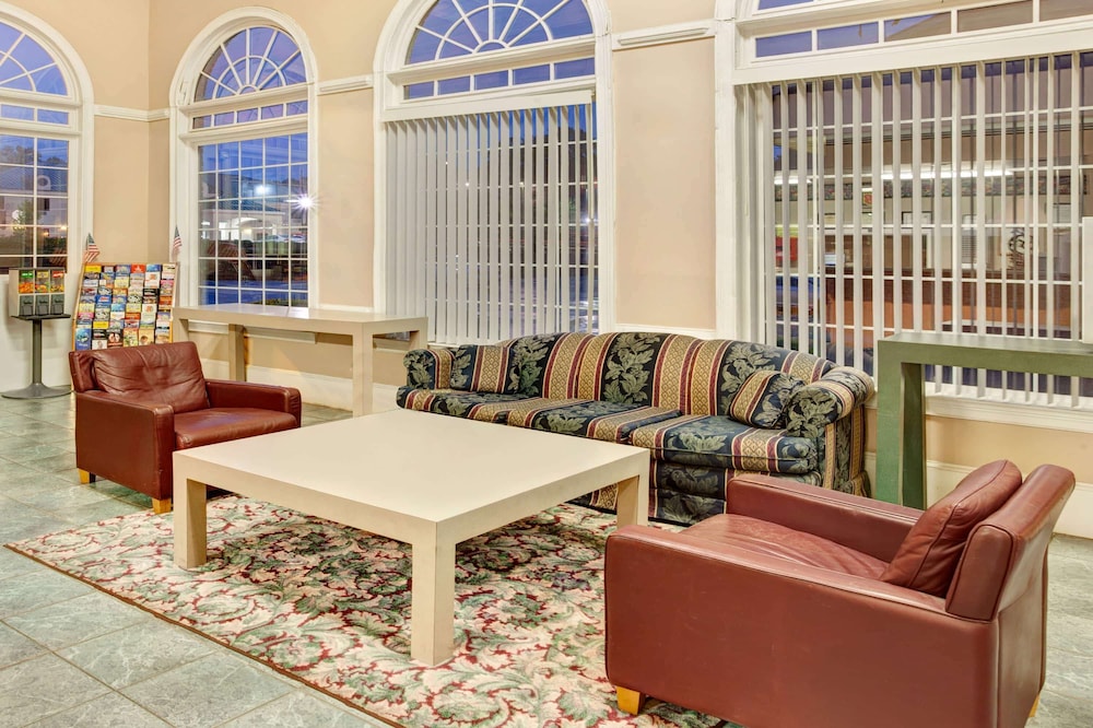 Super 8 By Wyndham Marietta/West/Atl Area 14/24