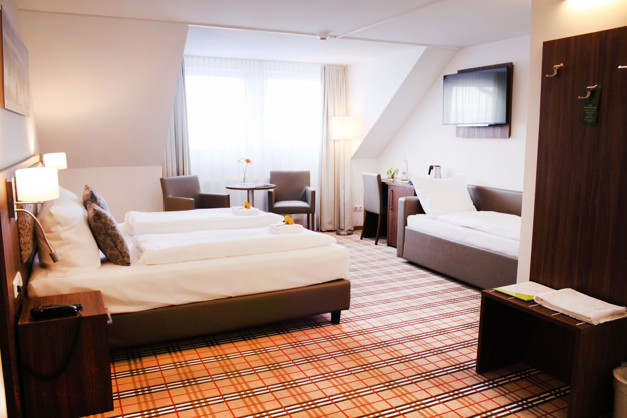 SUPERIOR, TRIPLE, TWIN BEDS, SOFA