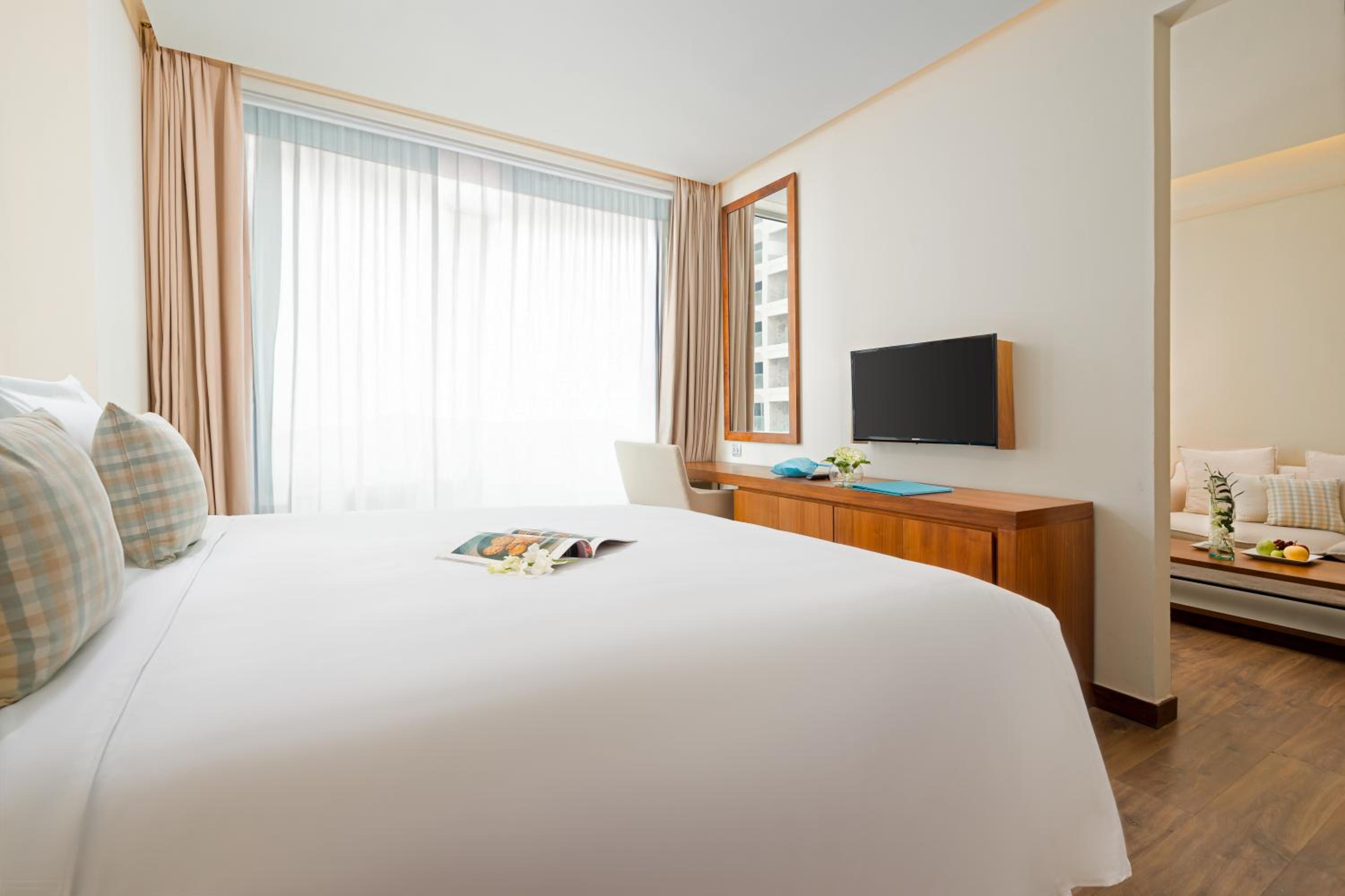 جناح بسرير مزدوج وسرير فردي بإطلالة على المدينة بشرفة بغرفتي نوم