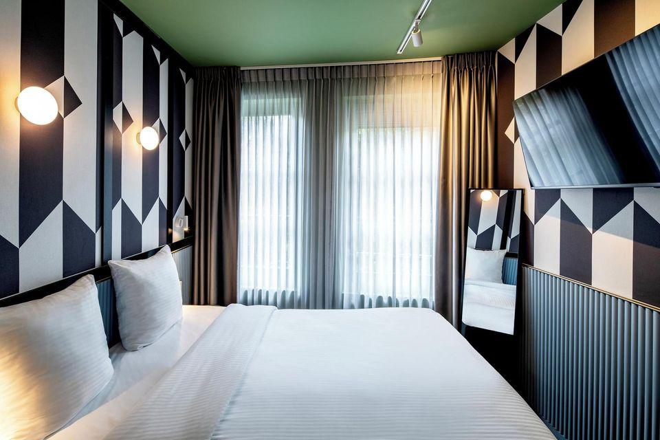 Room, Queen Bed