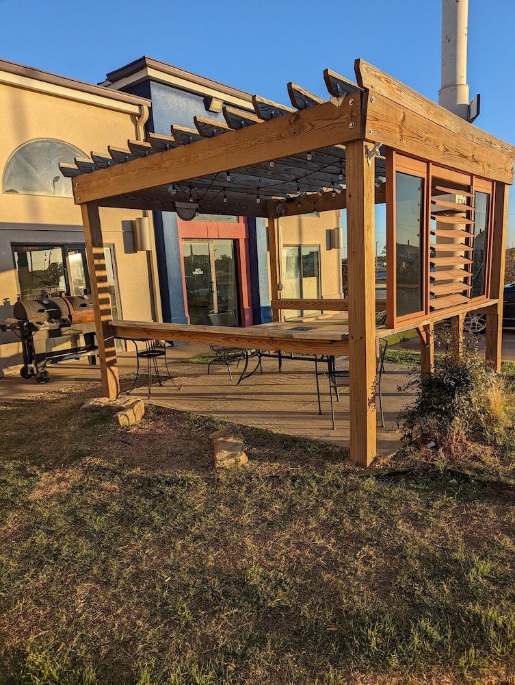 Executive Inn and Suites Wichita Falls 40/44