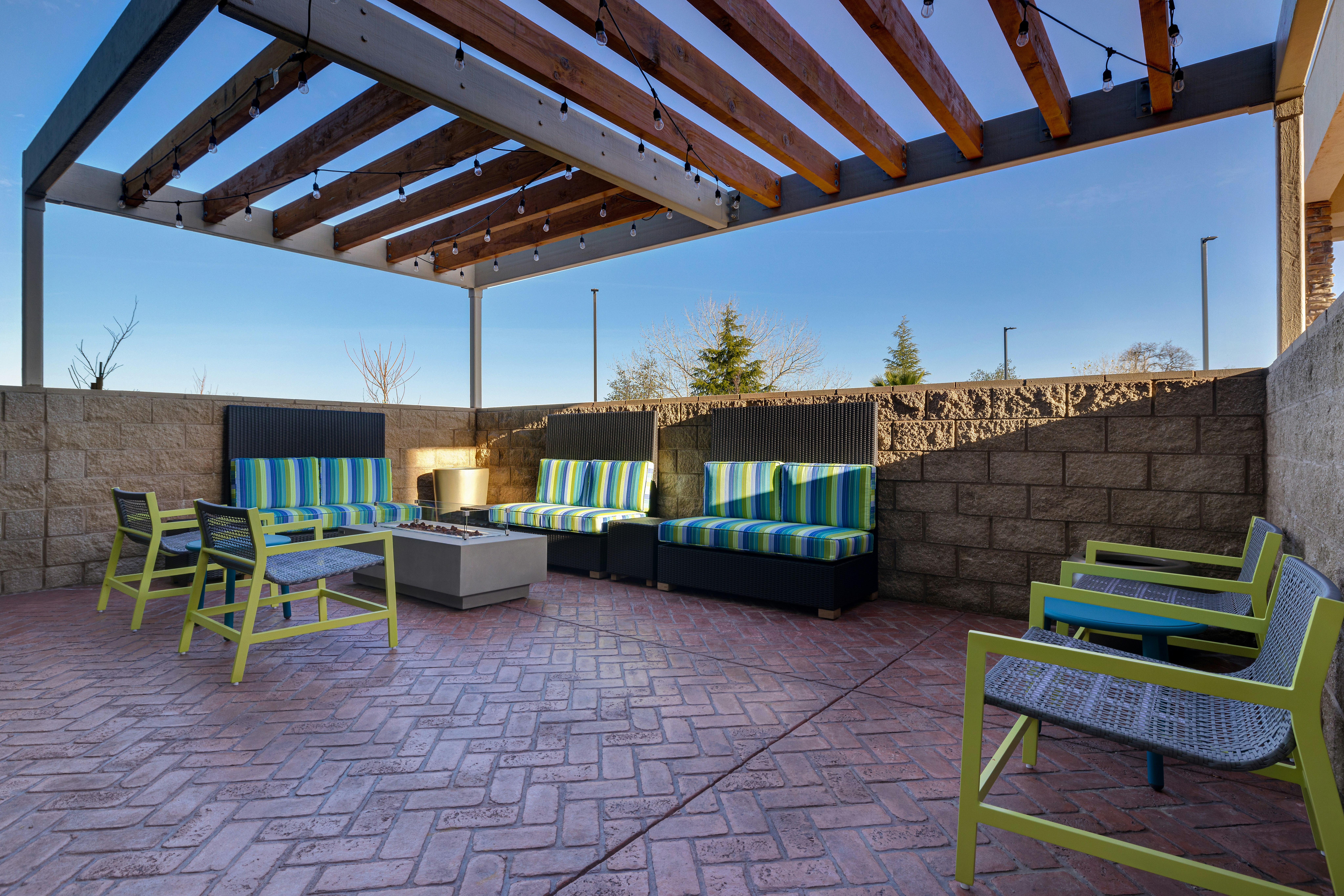 Home2 Suites by Hilton Redding 22/24