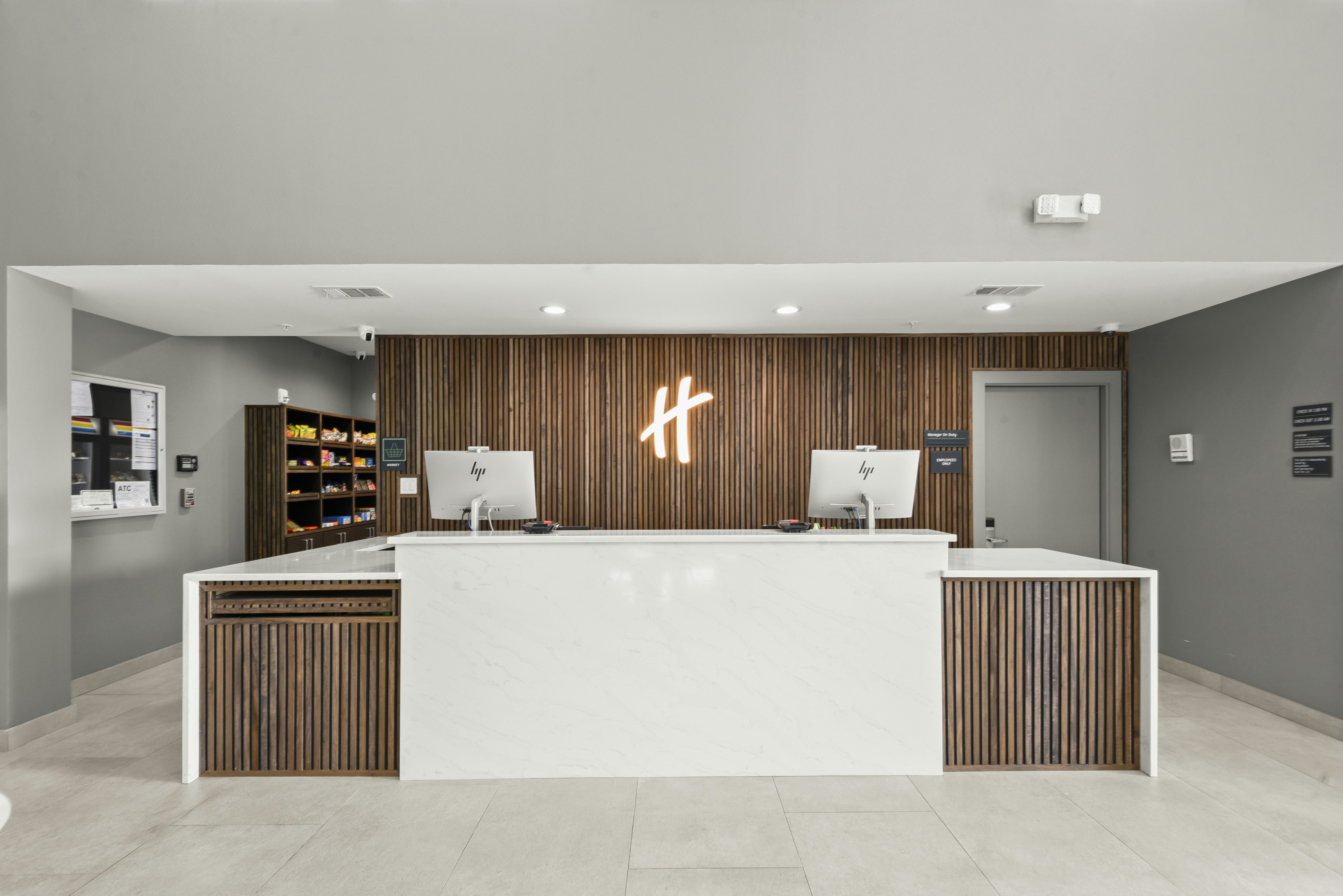 Holiday Inn Gonzales 7/50