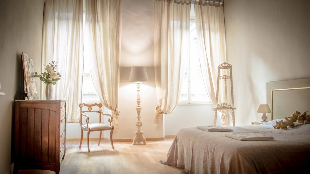 Breathtaking 4BD Apt 5min Walk to Duomo 13/33