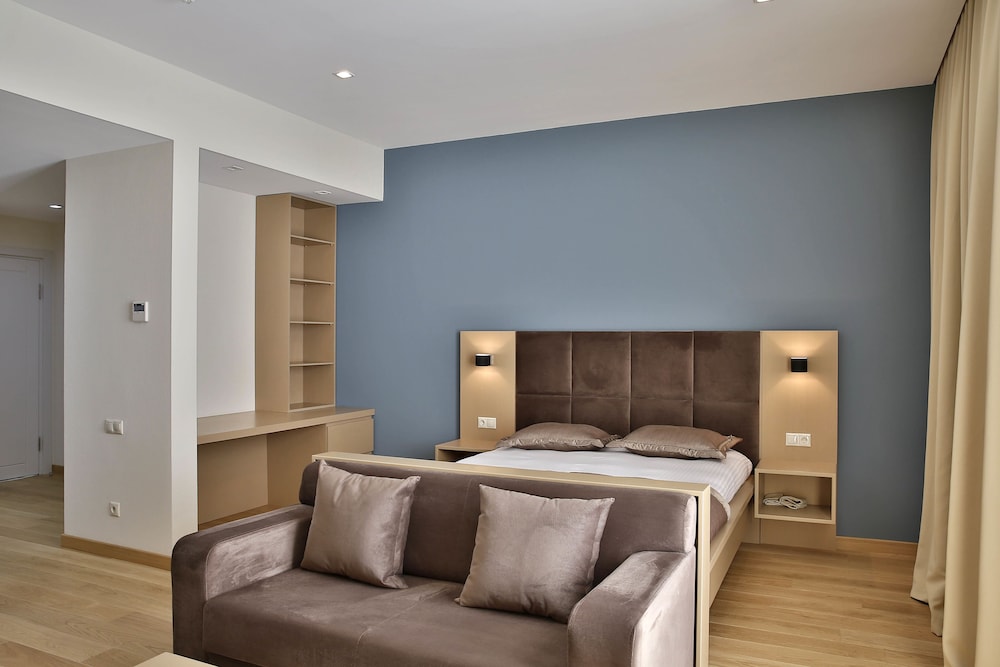 Homebridge Hotel Apartments 11/47