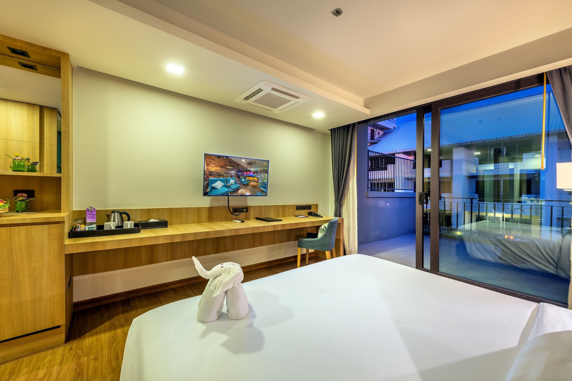Studio Suite Pool View