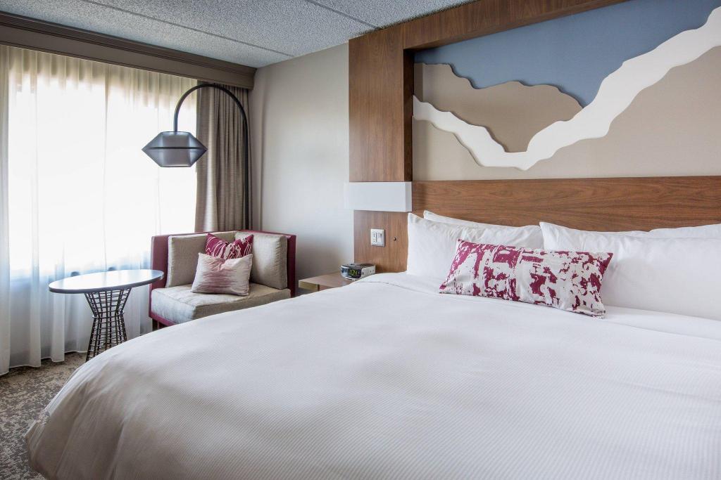 1 Bedroom, Hospitality, California, Suite, King Bed, Courtyard View, Sofa, Accessible