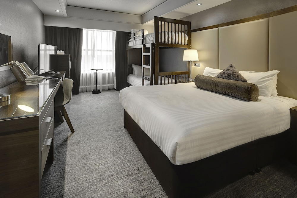 Sandman Signature London Gatwick Hotel 33/85