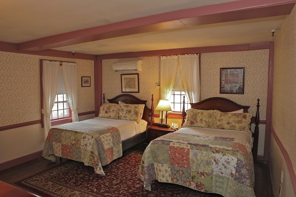 Publick House Historic Inn And Country Motor Lodge 16/49